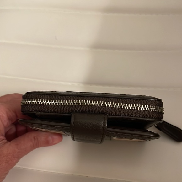 Coach signature wallet with zippered coin /card compartment - Picture 8 of 10